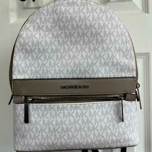 Michael Kors Backpack (white/grey)